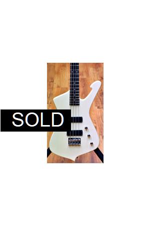 Ibanez Iceman ICB200 Wht Ibanez Iceman ICB200 Wht